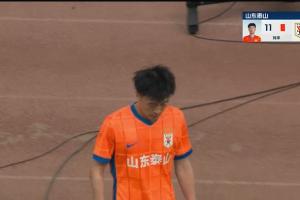 送礼+染红!刘洋两黄变一红被罚下,无缘下轮客战亚泰